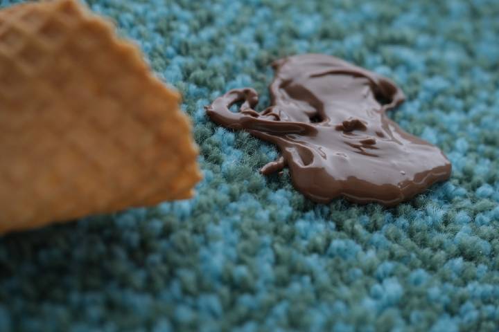 Çikolata Lekesi Nasıl Çıkar?