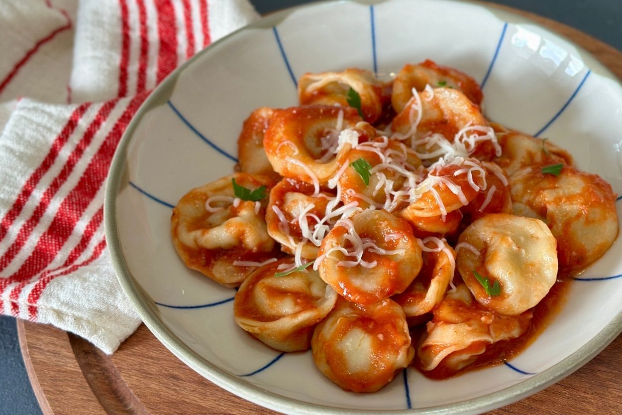 Domates Soslu Tortellini Tarifi