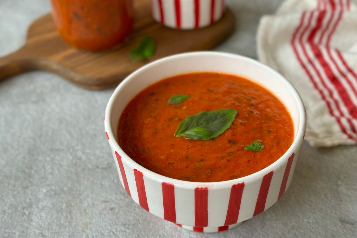 Fesleğenli Domates Sos Tarifi