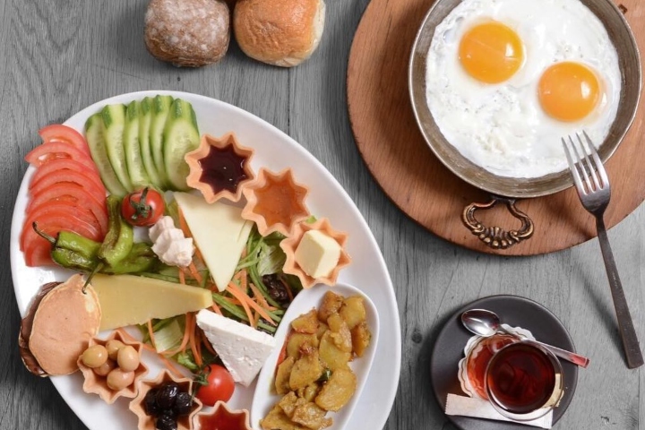 Flz Cafe & Restaurant