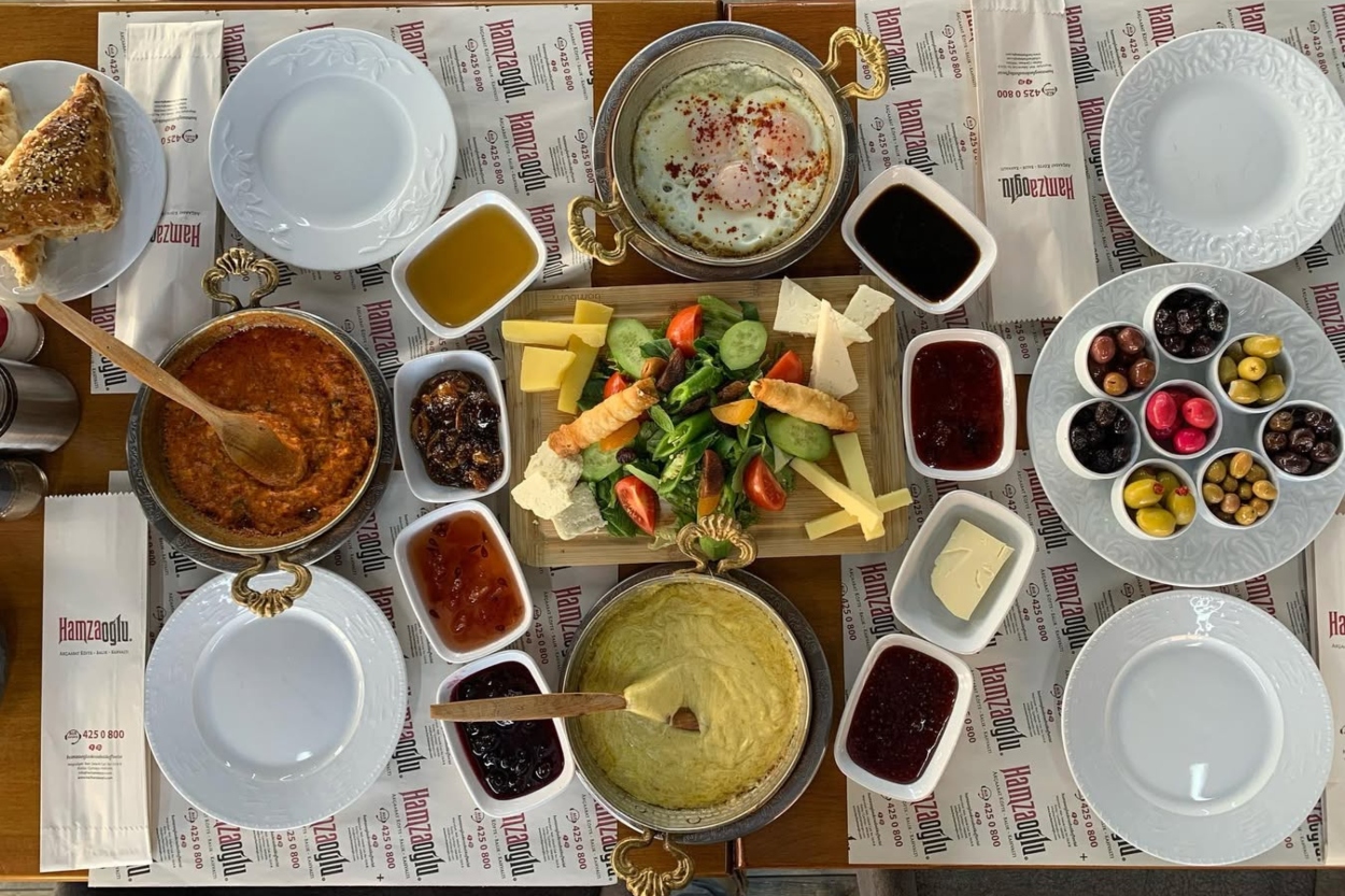 Hamzaoğlu Akçaabat Köftecisi