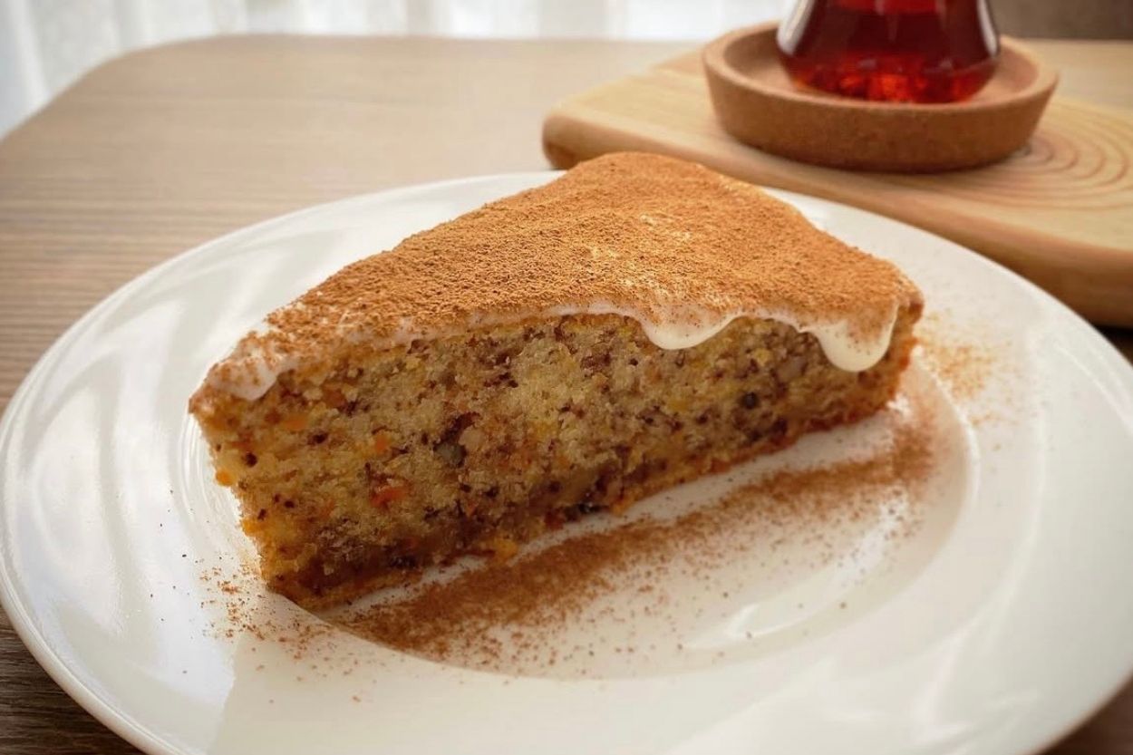 Labne Soslu Havuçlu Kek Tarifi