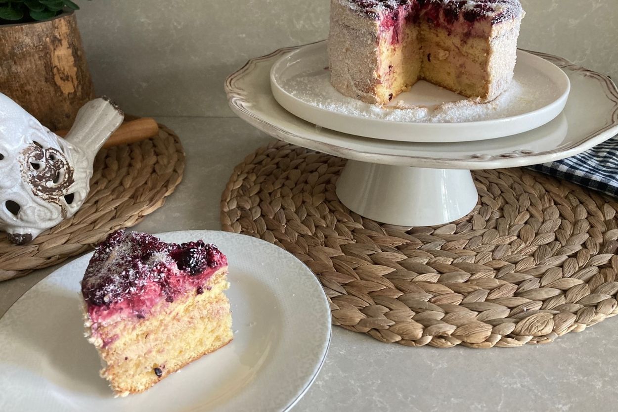 Böğürtlenli Süt Reçeli Pastası Tarifi