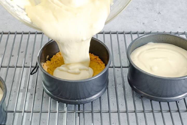 Kelepçeli kek kalıbı