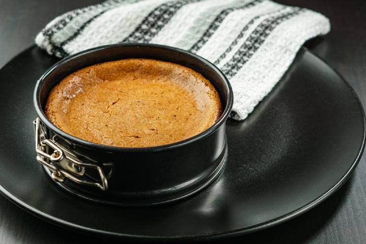 Kelepçeli kek kalıbı