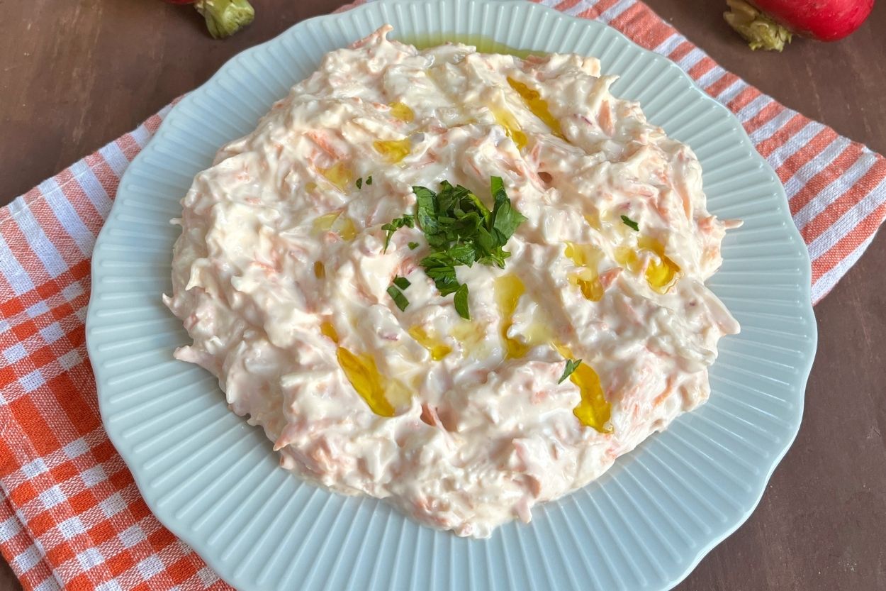 Yoğurtlu Turp Salatası Tarifi