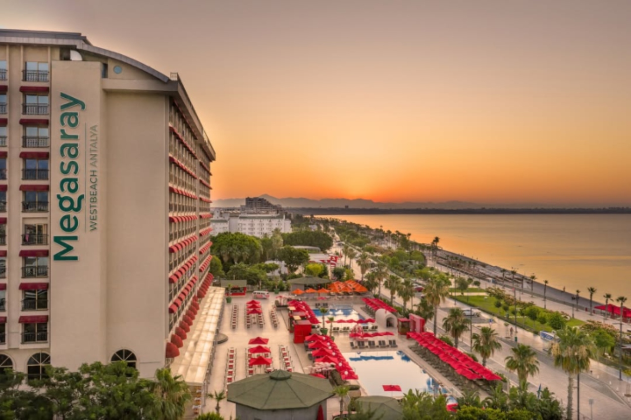 Megasaray Westbeach Hotel
