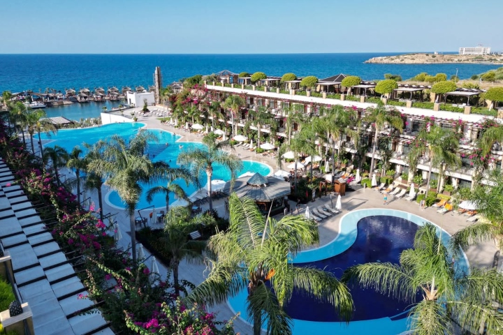 Cratos Premium Hotel