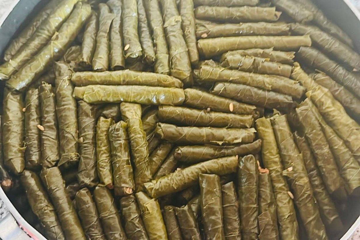 Bol Yeşillikli Zeytinyağlı Yaprak Sarma Tarifi