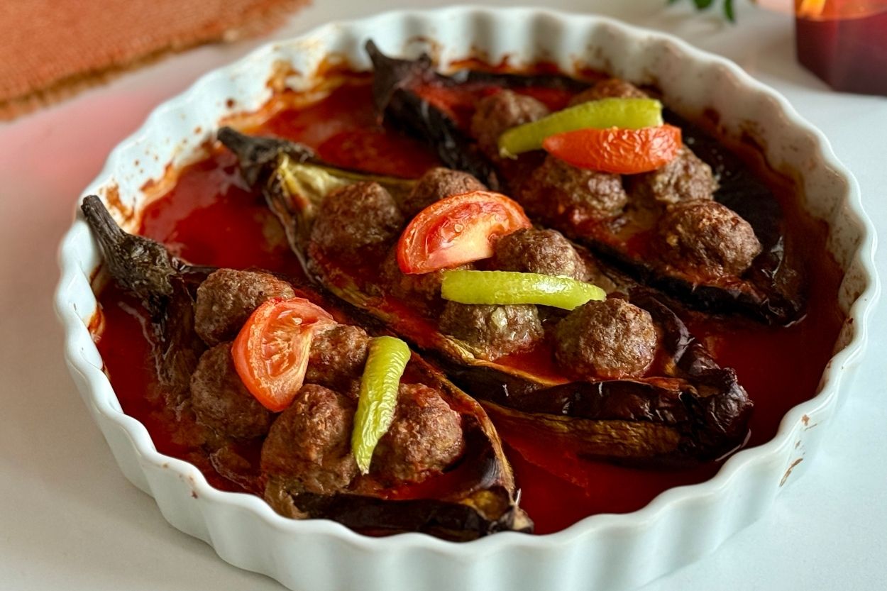 Köfteli Karnıyarık Tarifi