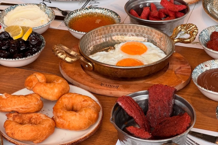 LA BLANCA Cafe Restaurant