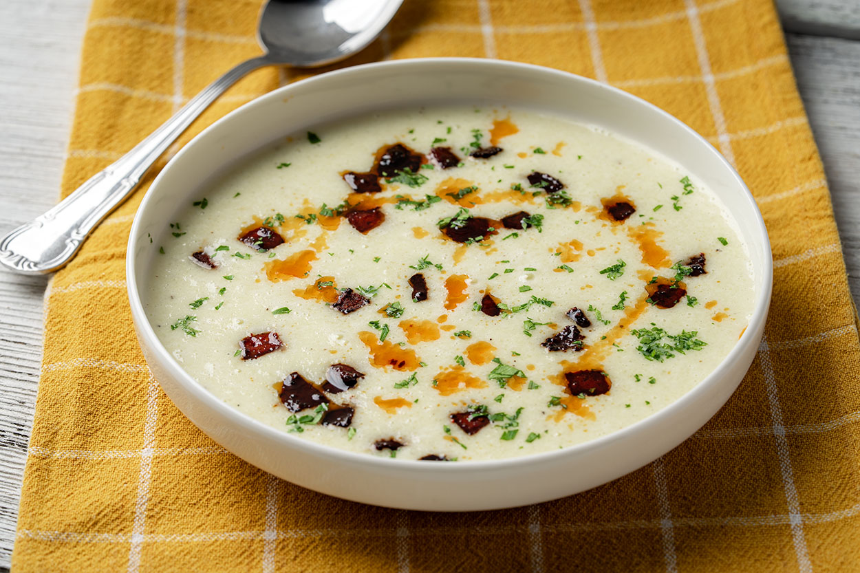 Sucuklu Pırasalı Patates Çorbası Tarifi