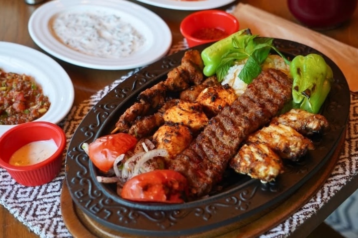 Mivan Restaurant & Cafe