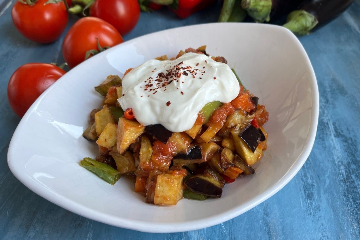 Yoğurtlu Şakşuka Tarifi