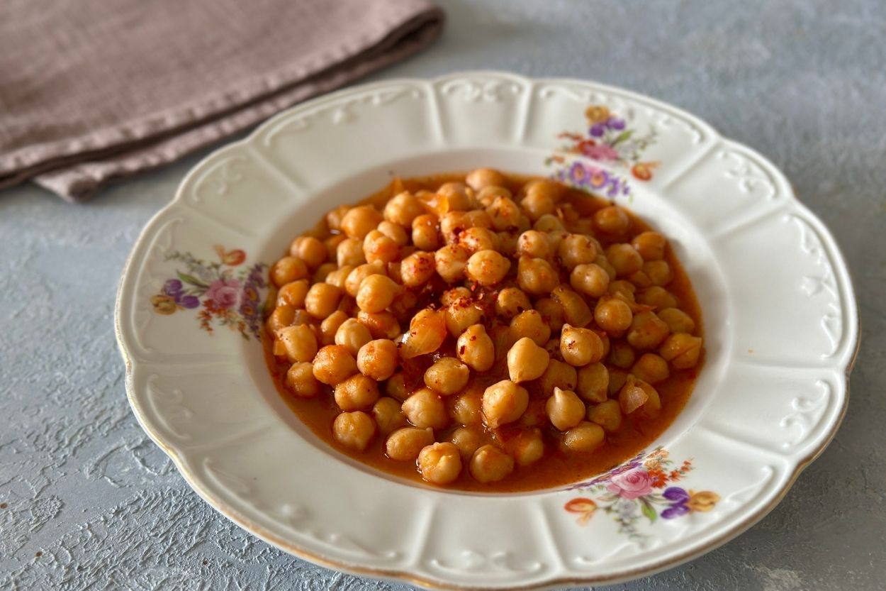 Düdüklüde Etsiz Nohut Yemeği Tarifi