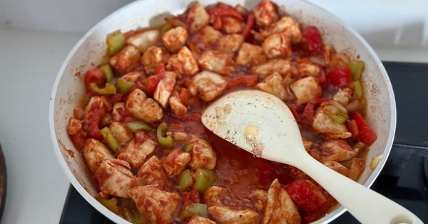 Güveçte Tavuk Sote Tarifi Aşama 3