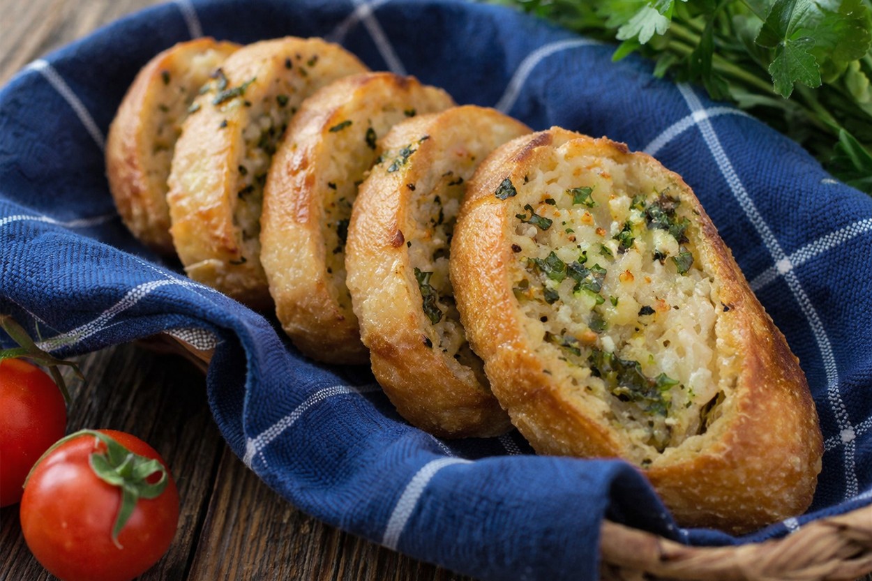 İtalyan Usulü Sarımsaklı Ekmek Tarifi