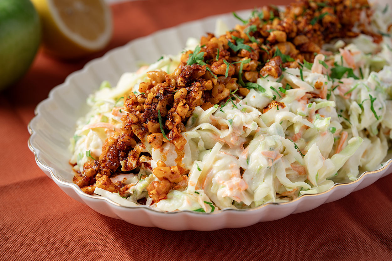 Lahanalı Elmalı Yoğurt Salatası Tarifi